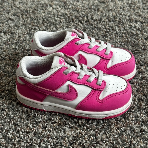 Girls Nikes hot pink 8c - Picture 4 of 4